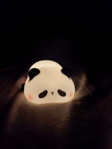 đèn ngủ cho trẻ sơ sinh ánh sáng dịu nhẹ và không gây chói